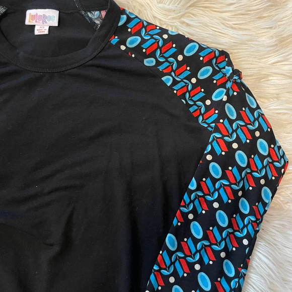 LaLaRoe Randy Women's Raglan Baseball Tee Black Geometric Women's Size XS 2-4 - Picture 4 of 8